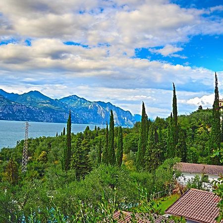 Villaggio Albergo Casa E Lago Brenzone sul Garda Luaran gambar