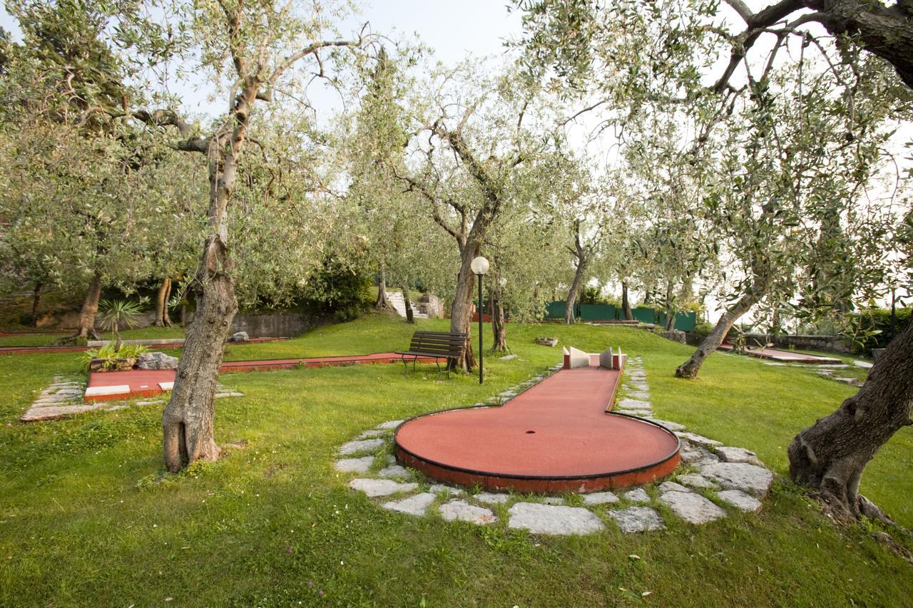 Villaggio Albergo Casa E Lago Brenzone sul Garda Luaran gambar