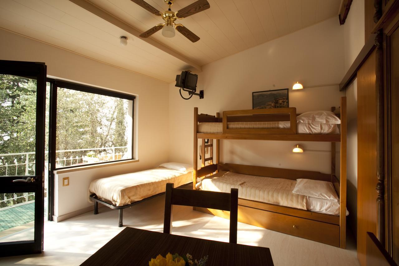Villaggio Albergo Casa E Lago Brenzone sul Garda Luaran gambar